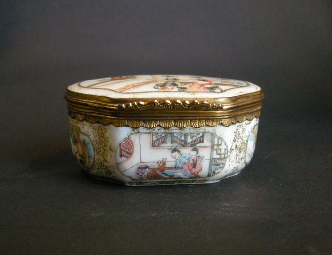 Rare snuff box chinese export porcelain famille rose | MasterArt
